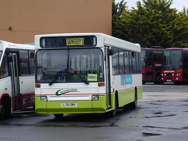 Dennis Dart L719OMV, on loan from Countryliner Coaches